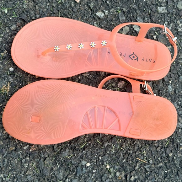 Katy Perry Shoes - Katy Perry Geli Daisy Jelly Sandals Coral Orange T-Strap Flat Shoes EUC Womens 9